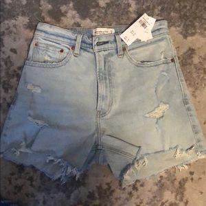 NWT Abercrombie Curve Love High Rise 4in Short